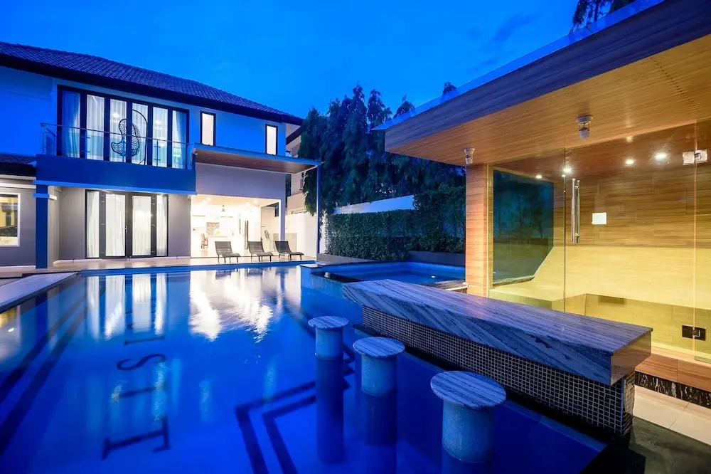 5 Bedrooms Luxury Villa with balcony