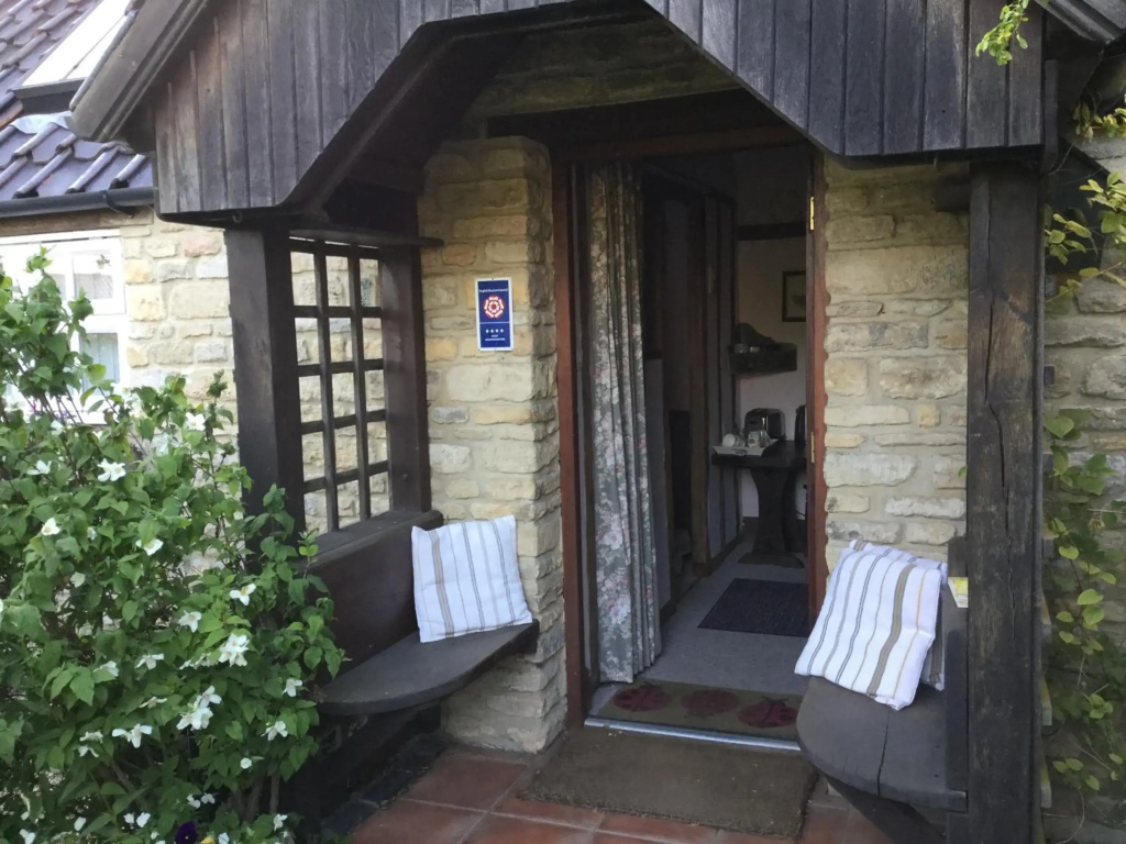 Moat Cottage Barns