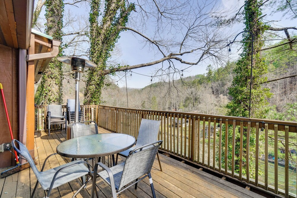 Hot Tub, Trails, Views! Little River Retreat