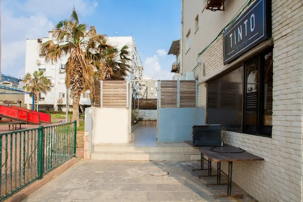 GK Apartments Ben Gurion 105