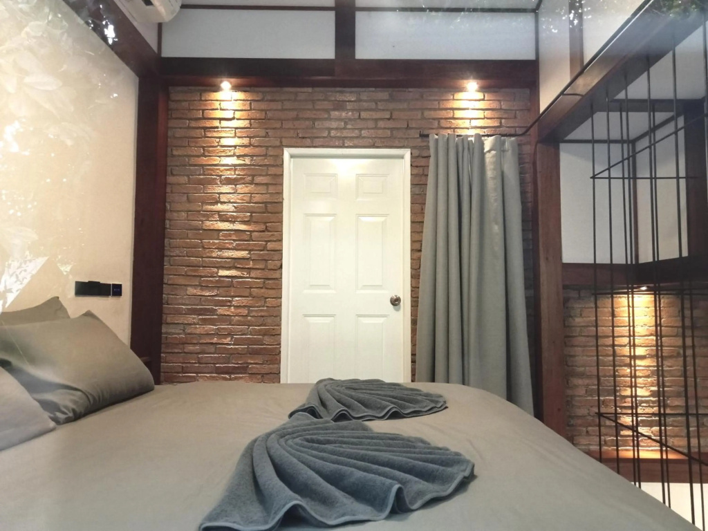 The Reef Hotel & Studios — 2