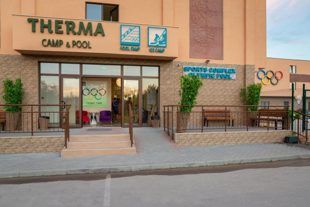 Therma Camp And Pool