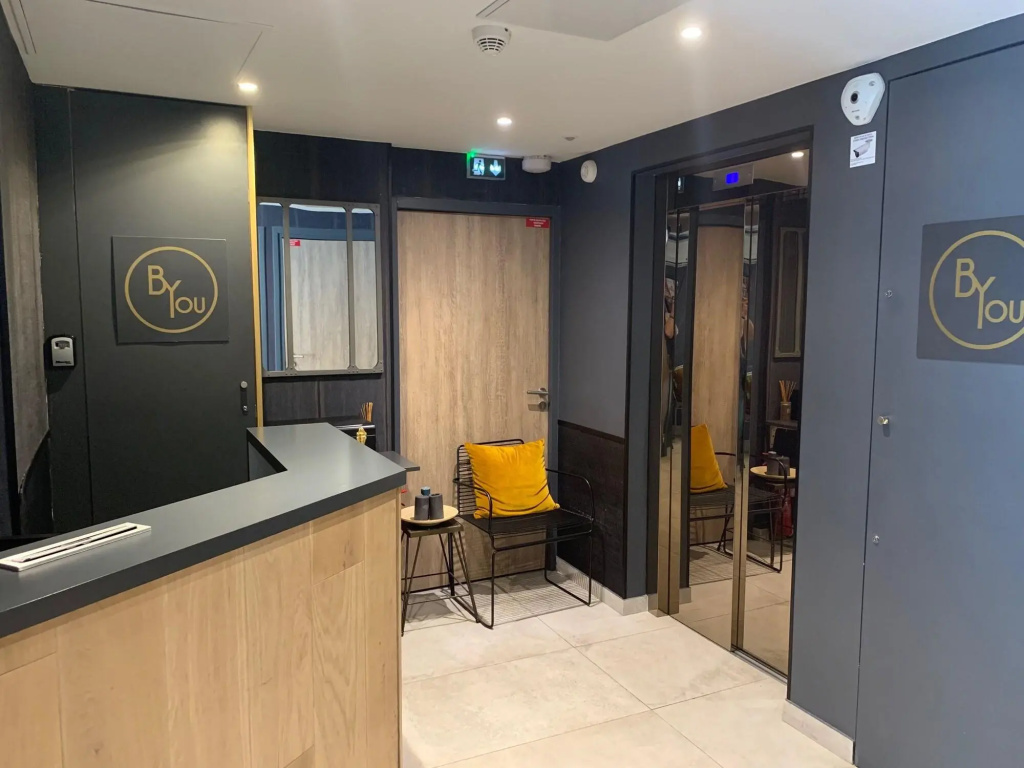 Lobby & Reception