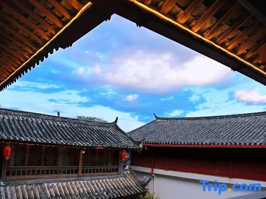 Floral Hotel ·Qu'an Hefeng Light Luxury Holiday hotel (Sifang Street)