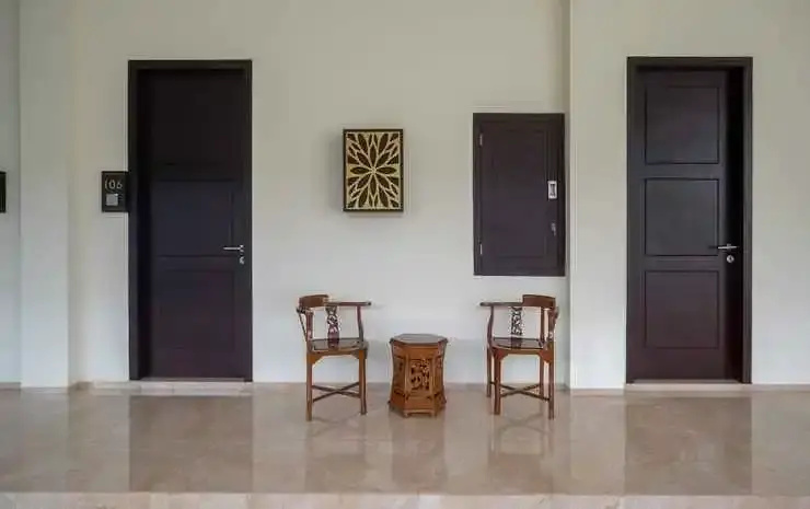 Lobby & Reception