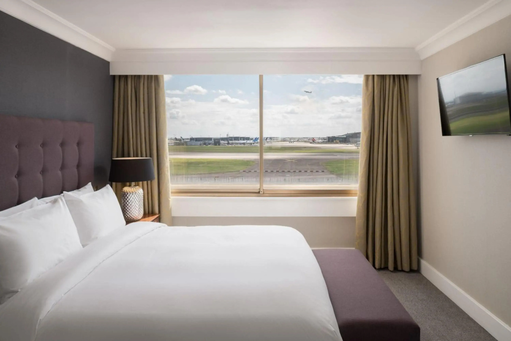 Renaissance London Heathrow Hotel — фото