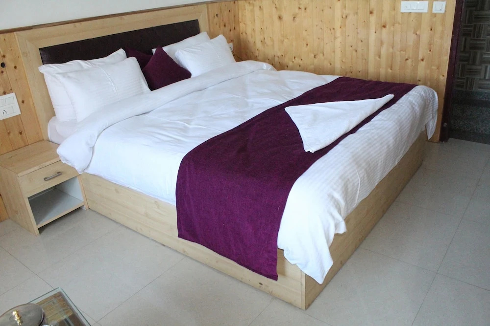 Standard Double room with balcony (full double bed)