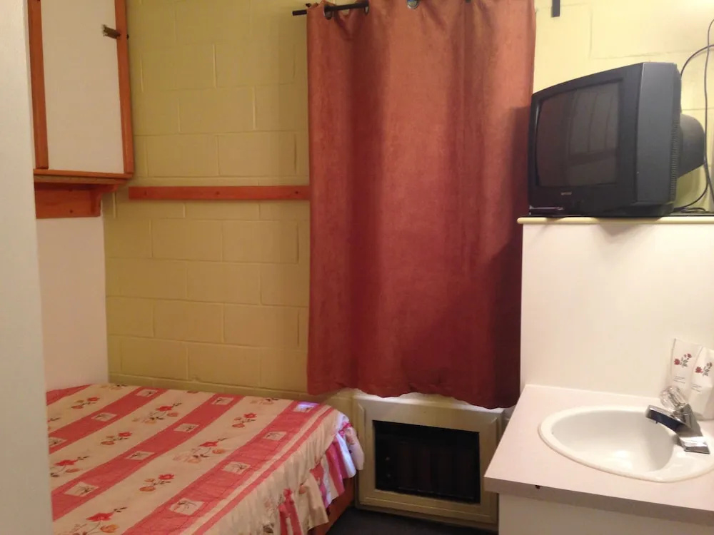 Economy room