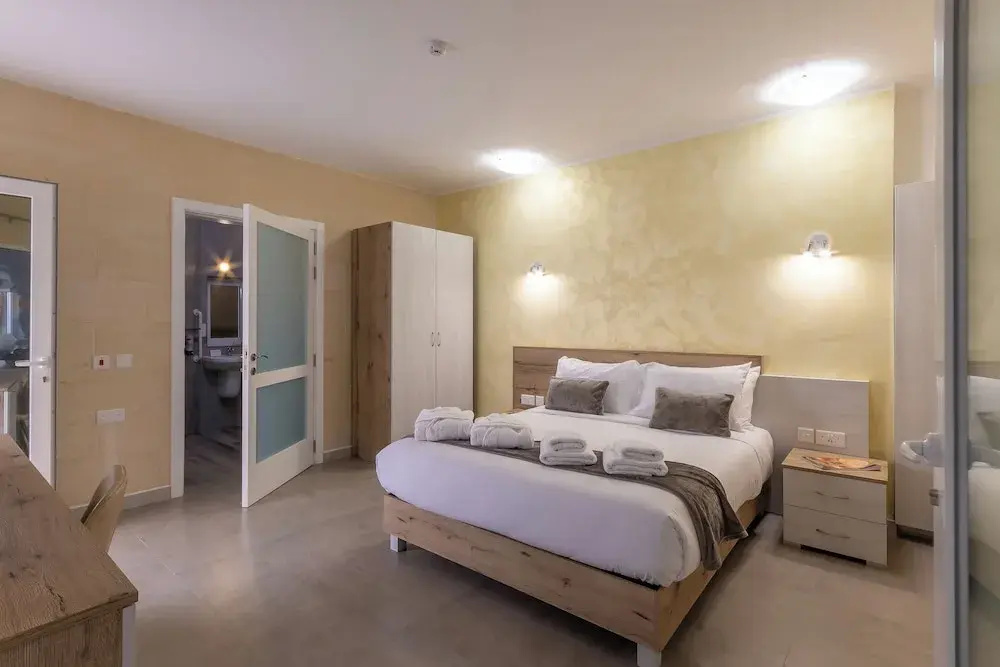 Ta'Battista B&B with pool Ix-Xwejni