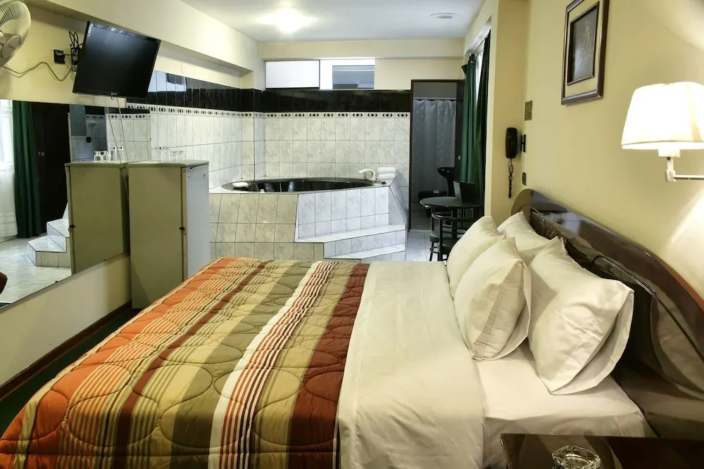 Deluxe Double Suite (full double bed)