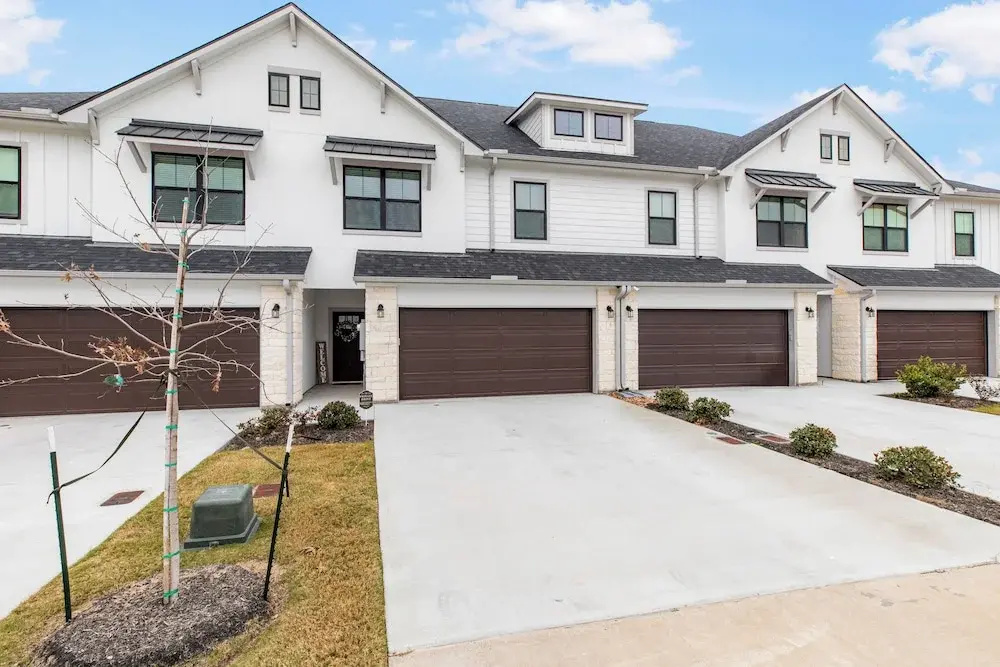 Modern 4BR Ensuite Townhome Near Texas A&M