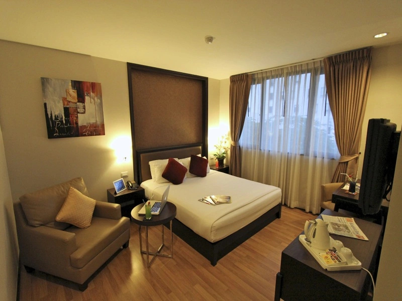 The Dawin Hotel - Tap to explore photos