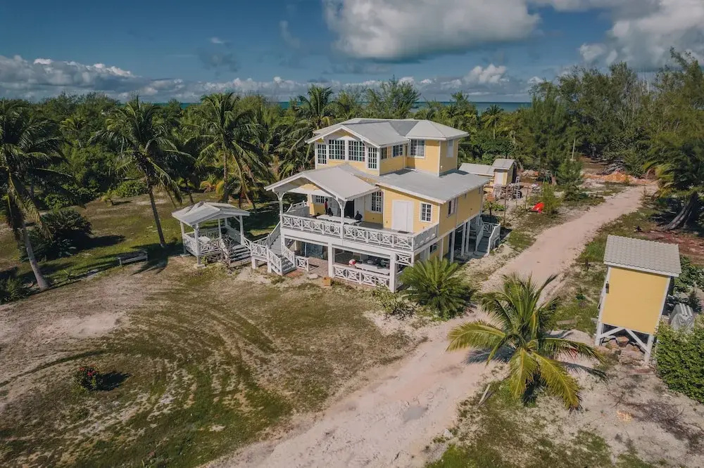 2 Bedrooms Standard Family room with ocean view