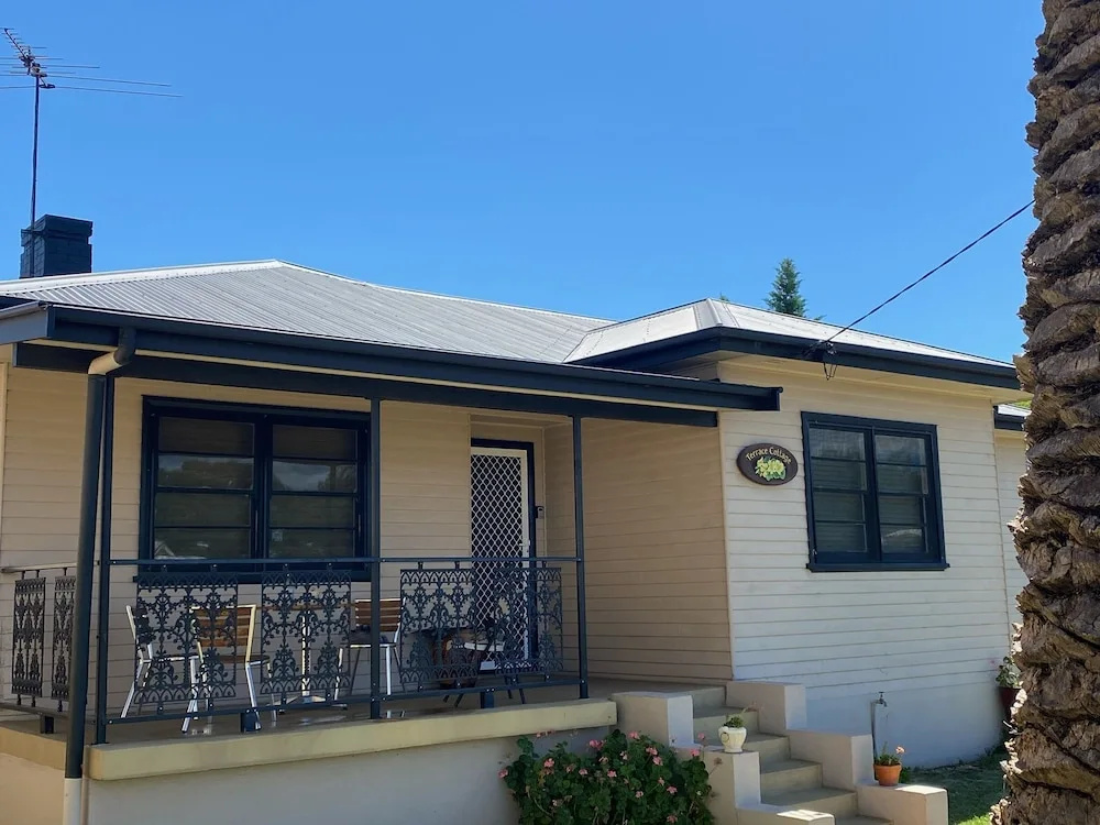3 Bedrooms Classic Cottage