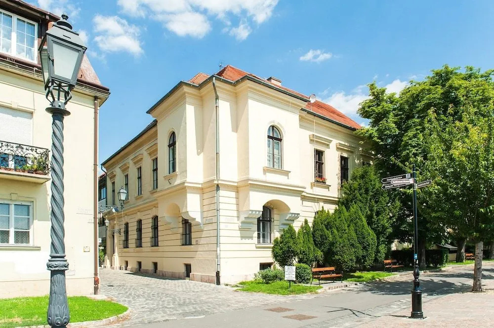 Szentharomsag 4 Apartment