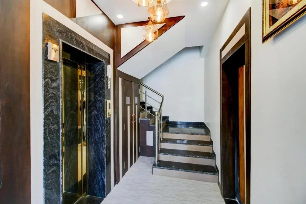 Lobby & Reception