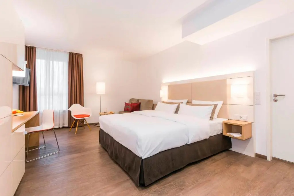 Deluxe Double room with garden view (full double bed)