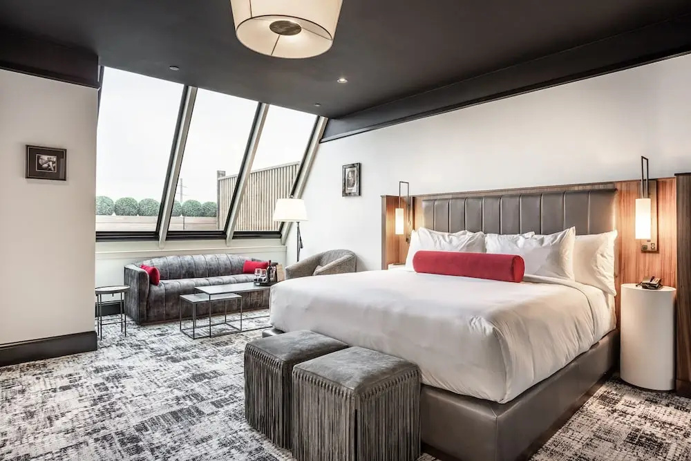Standard Double room with balcony (full double bed)