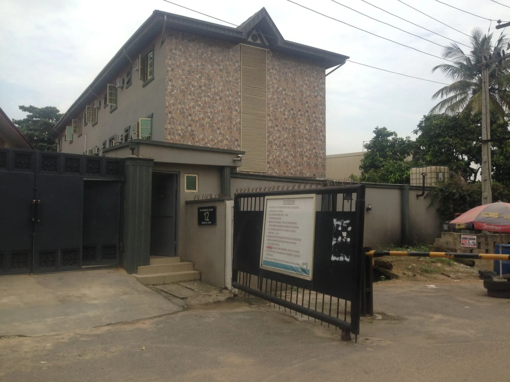De Lawrence Court & Suites
