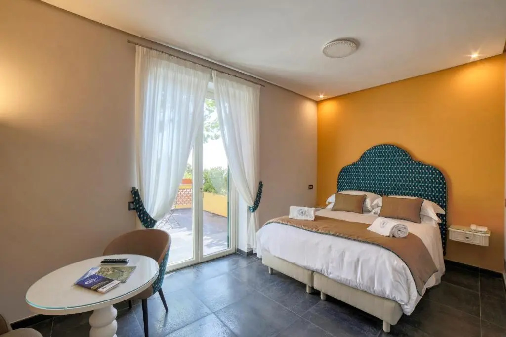 Superior Double room with garden view (full double bed)