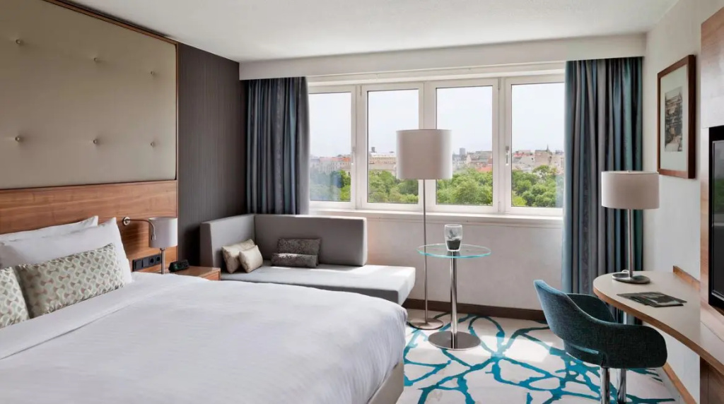 Superior room with park view