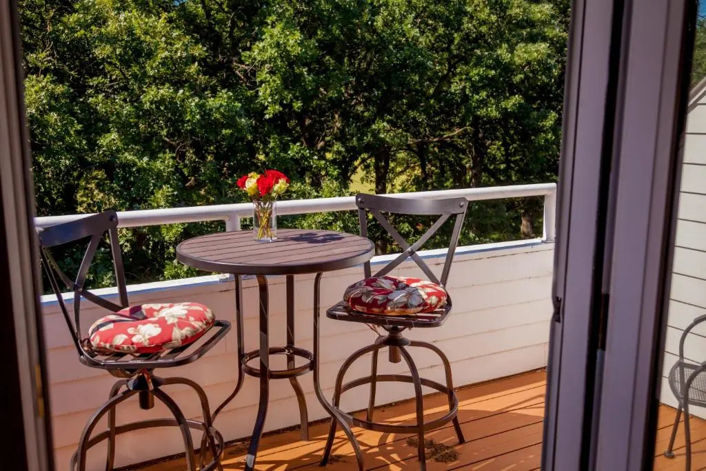 Deluxe Double Suite with balcony and with view full double bed