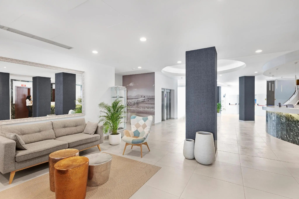 Lobby & Reception