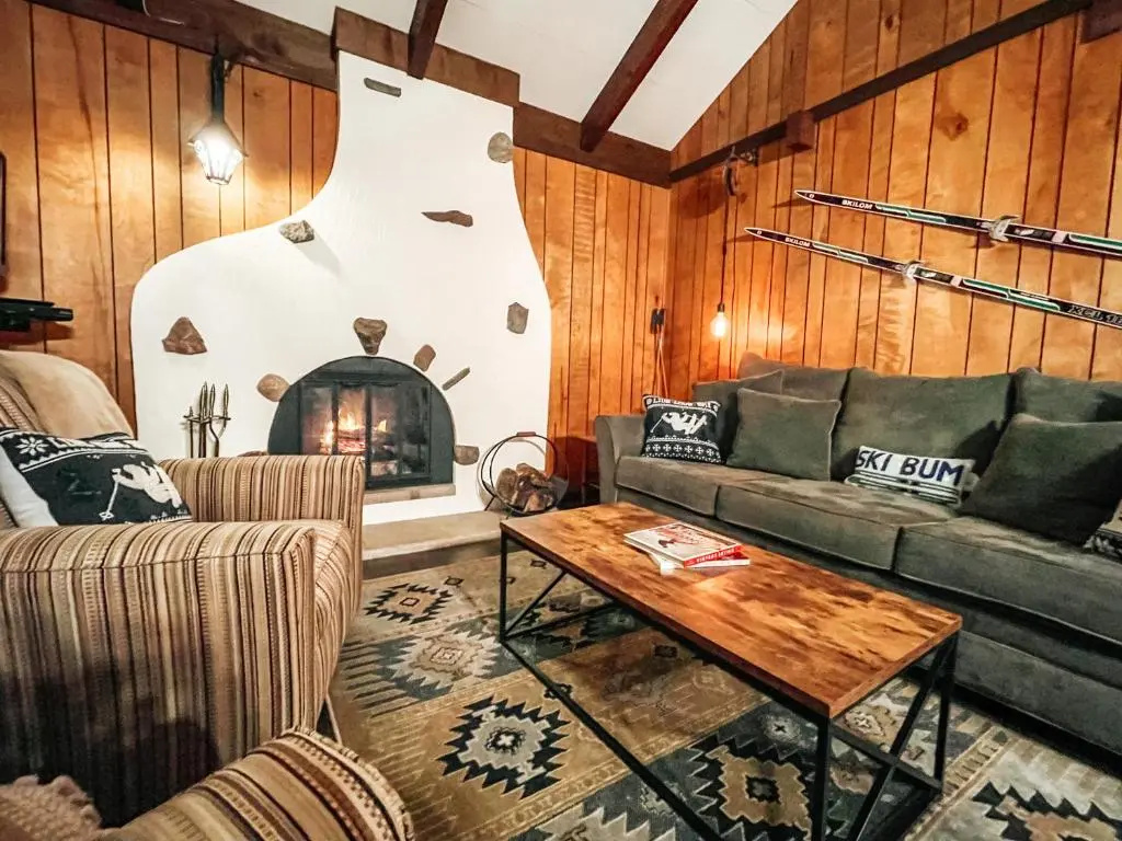 5 Bedrooms Cottage