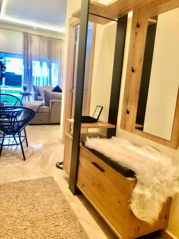 Apparemment de luxe vue piscine