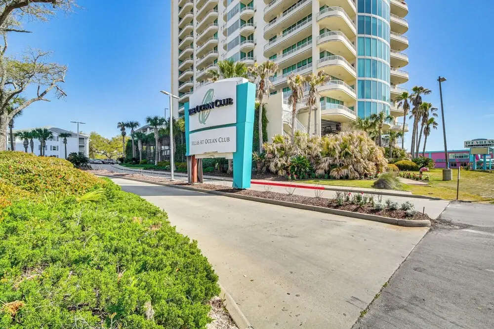Walk to Beach: Luxury Biloxi Condo w/ Pool Access!
