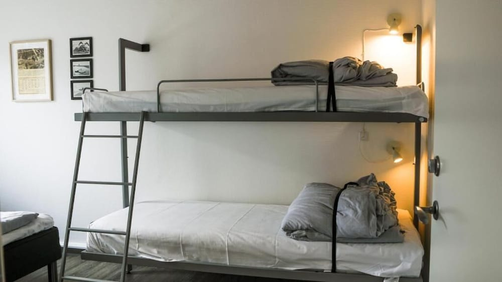 Standard Quadruple room with courtyard view
