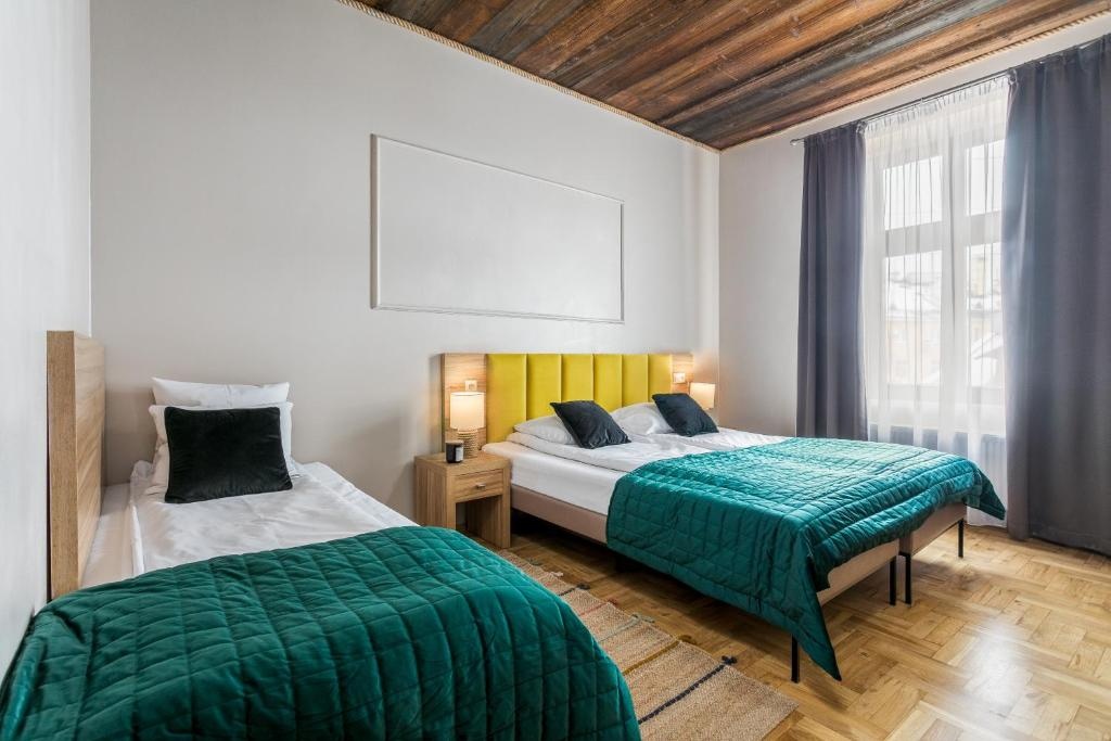 Deluxe Twin room (sofa and twin beds)