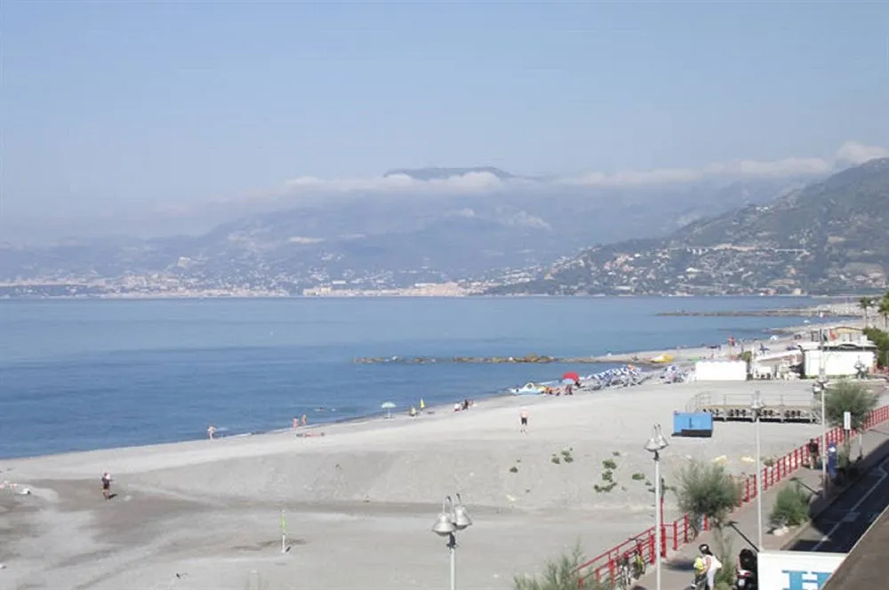 Beach & Waterfront