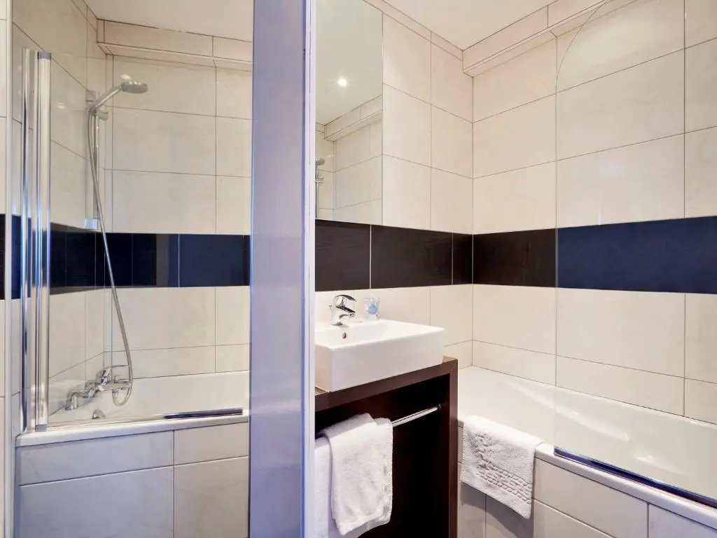 Kyriad Grenoble Centre - Chambres