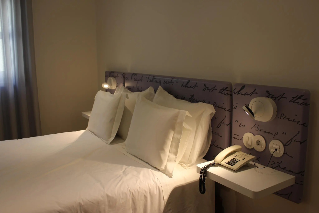 Standard Double room with courtyard view (full double bed)
