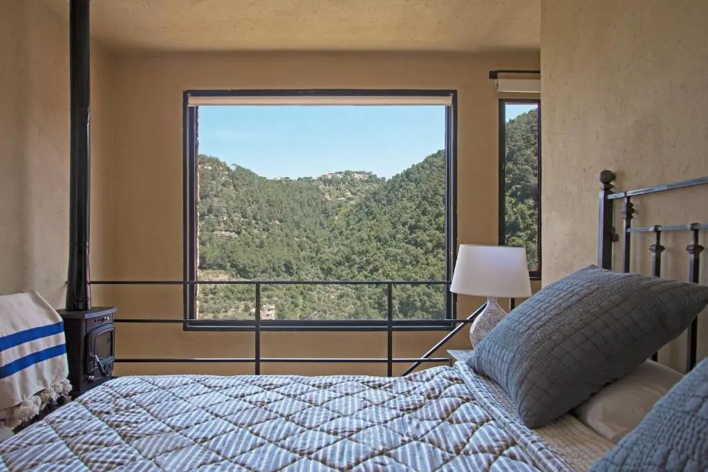 Standard room with mountain view