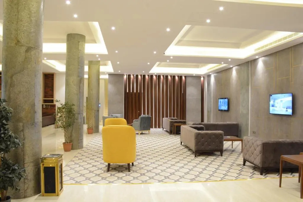 E1 Hotel