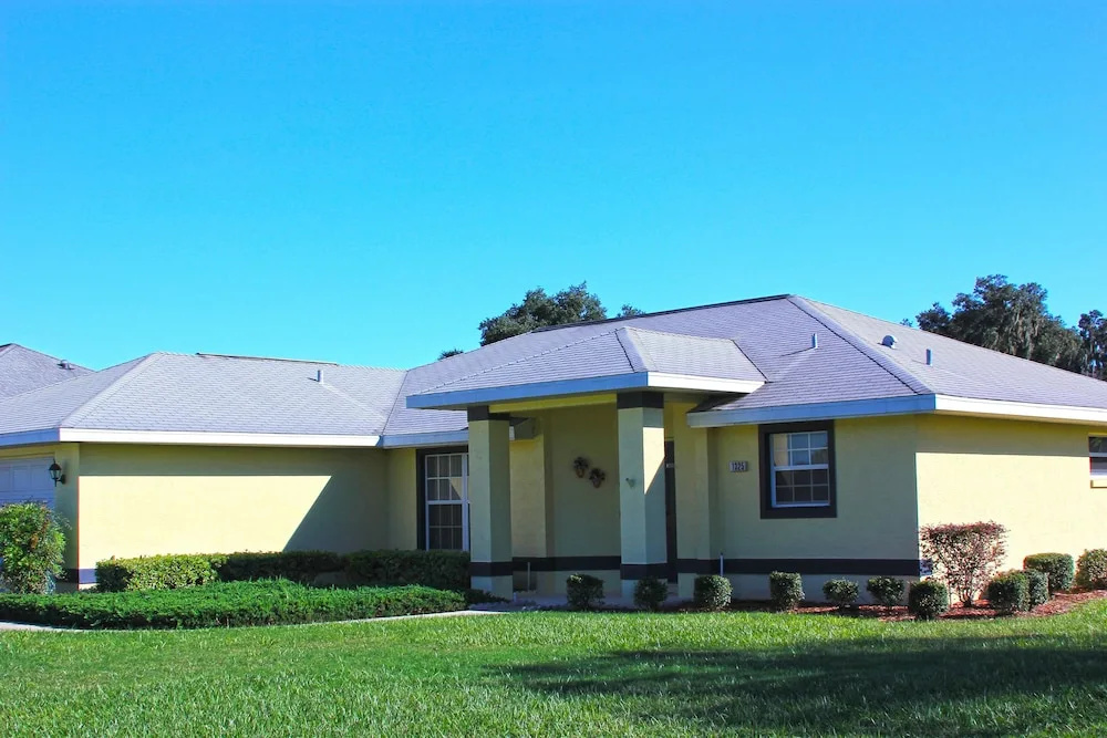 Beautiful & Sunny Pool With Golf View 4 Bedroom Home by RedAwning