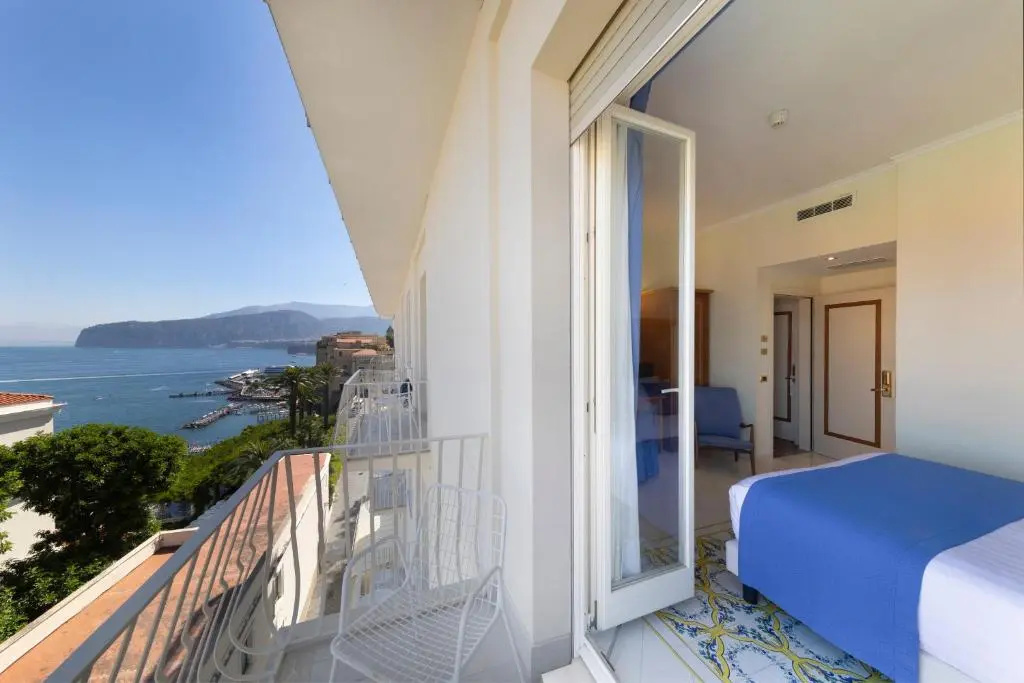 Double room with sea view (full double bed)