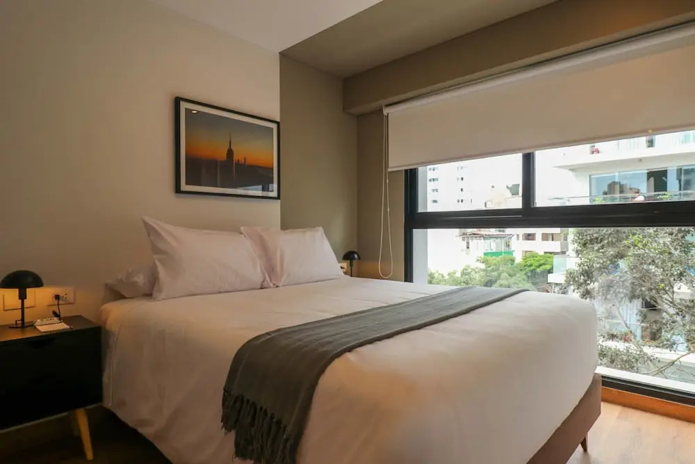 w Engaging 2BR Retreat w Balcony in Miraflores