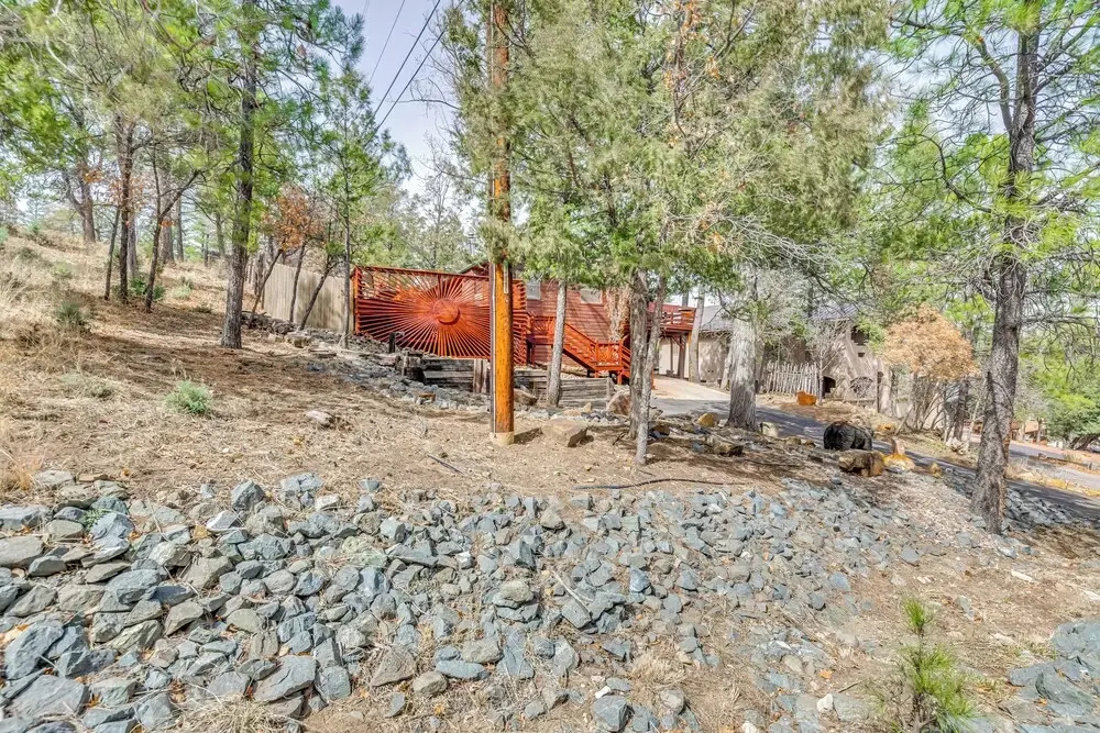 Ruidoso Cabin w/ Deck ~ 1 Mi to Midtown!