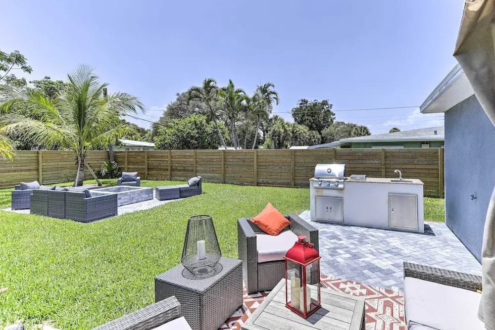 Beach House w/ Outdoor Kitchen, Walk to Coast