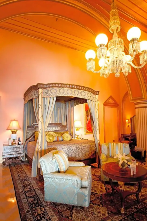 1 Bedroom Presidential Double Suite with lake view (full double bed)