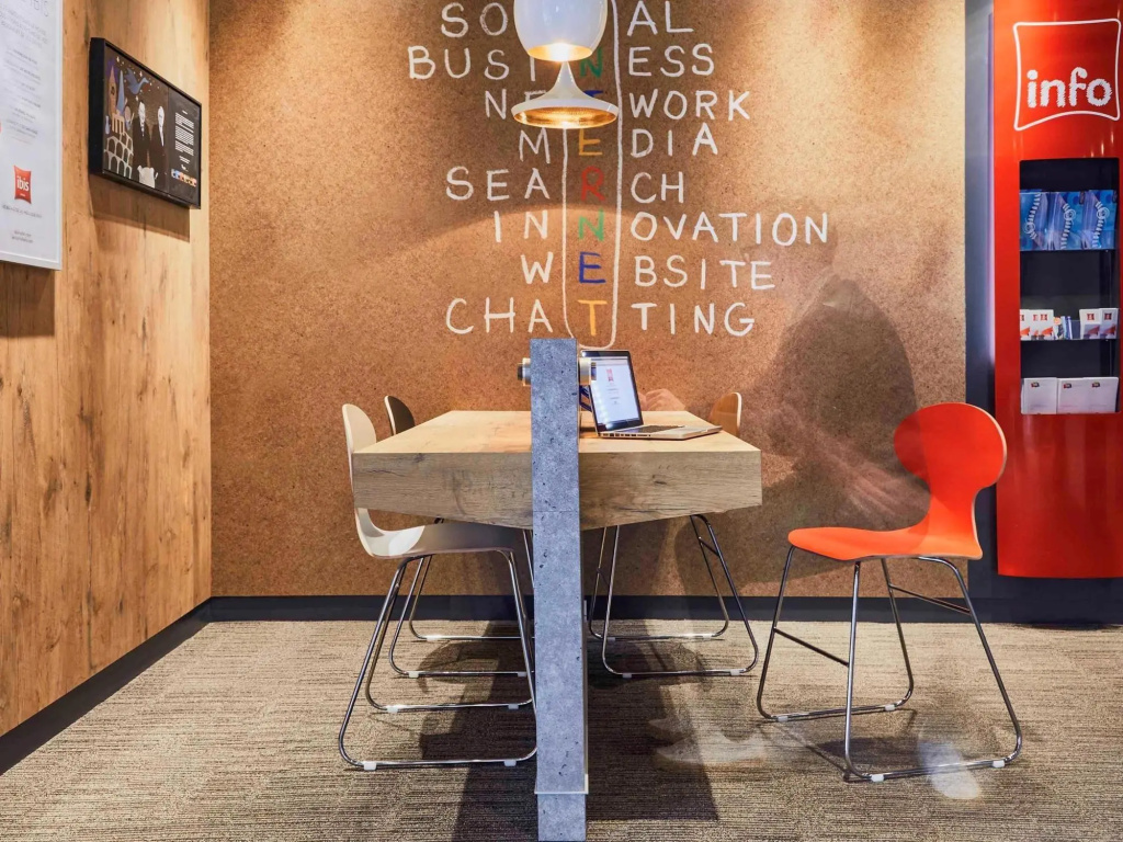 Lobby & Reception