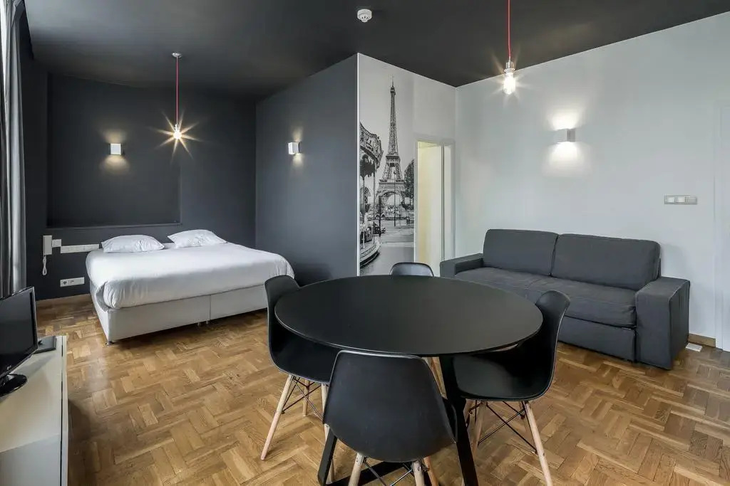 Le Cygne D'Argent by null