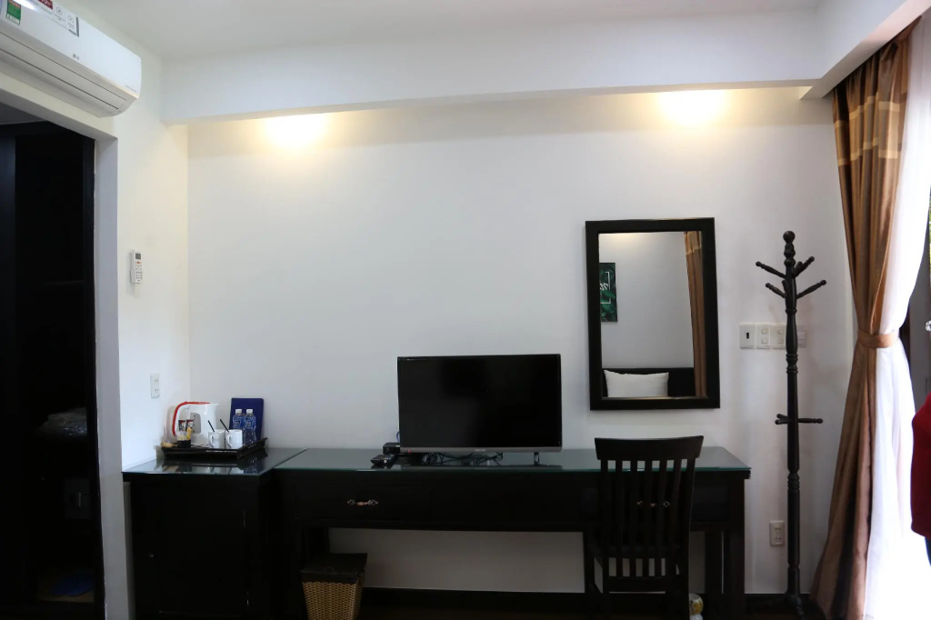 Deluxe Double room with garden view (full double bed)