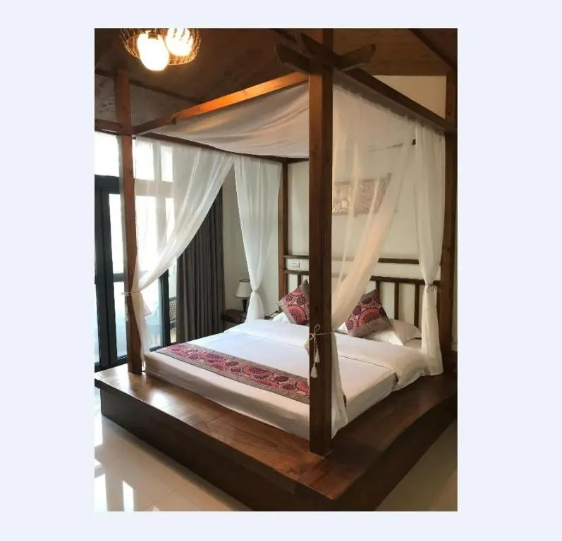 5 Bedrooms Cottage