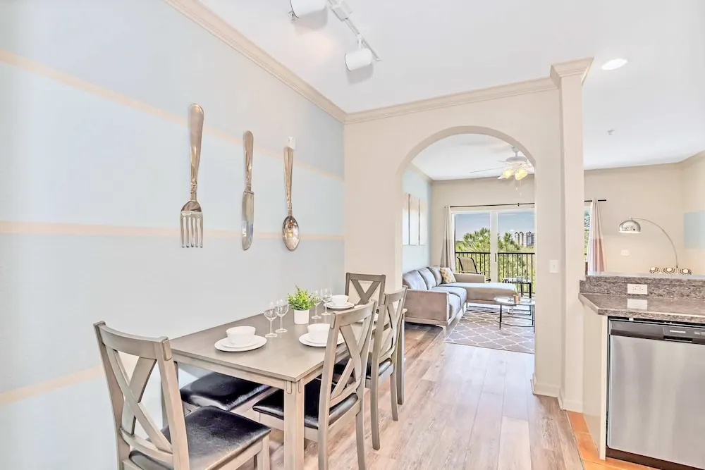 Pet-friendly Condo w Pool & Hot tub Near Disney