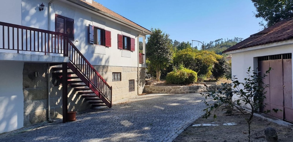 House With 3 Bedrooms in Vieira do Minho, With Wonderful Lake View, Enclosed Garden and Wifi Near the Beach