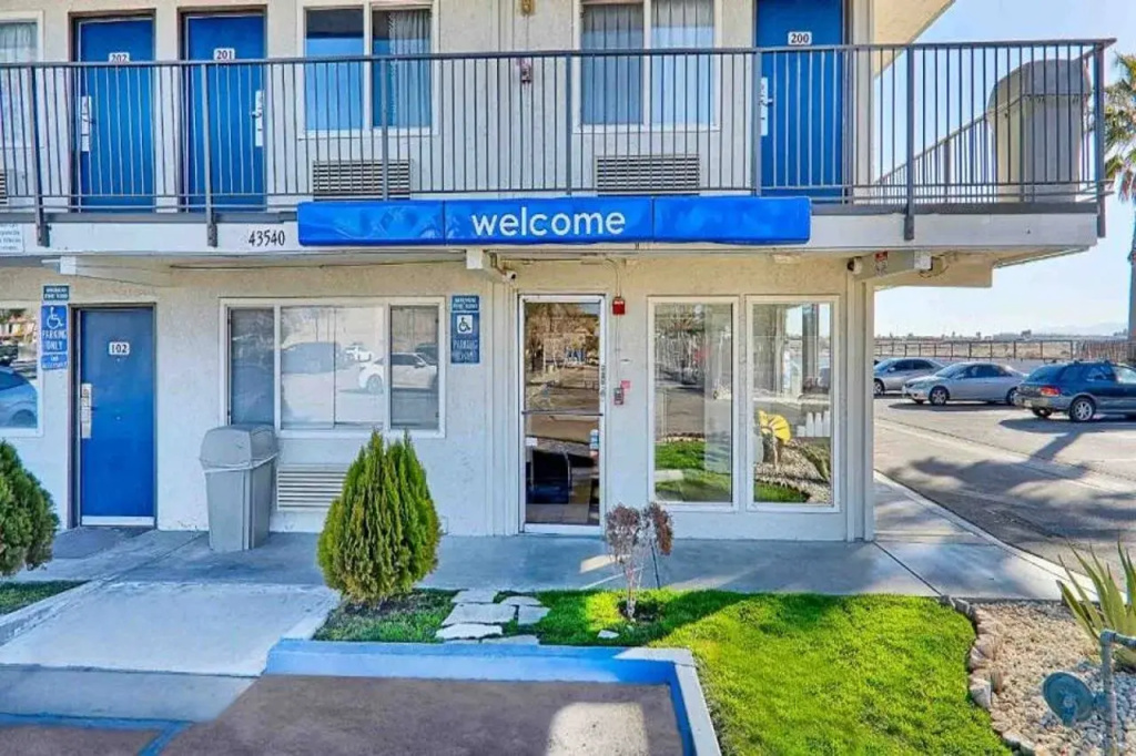 Motel 6 Lancaster, CA